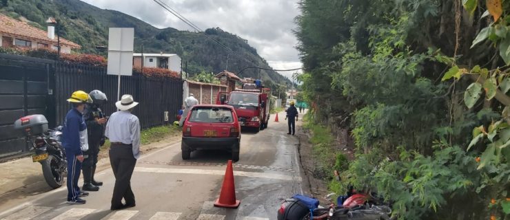 Accidente De Tránsito En Camellón De Las Flores